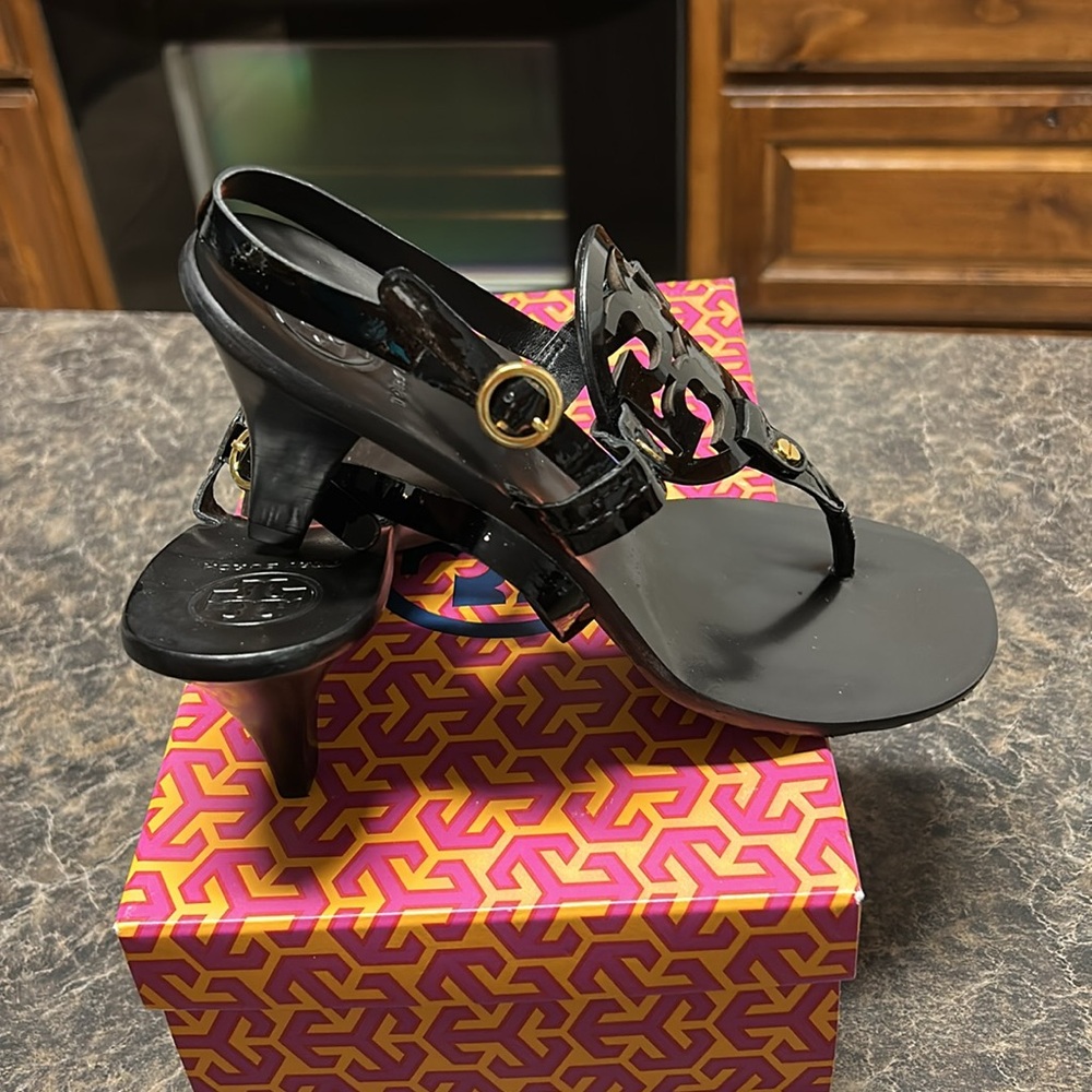 Tory Burch - black patent leather sandals, size 9 - Picture 3 of 7